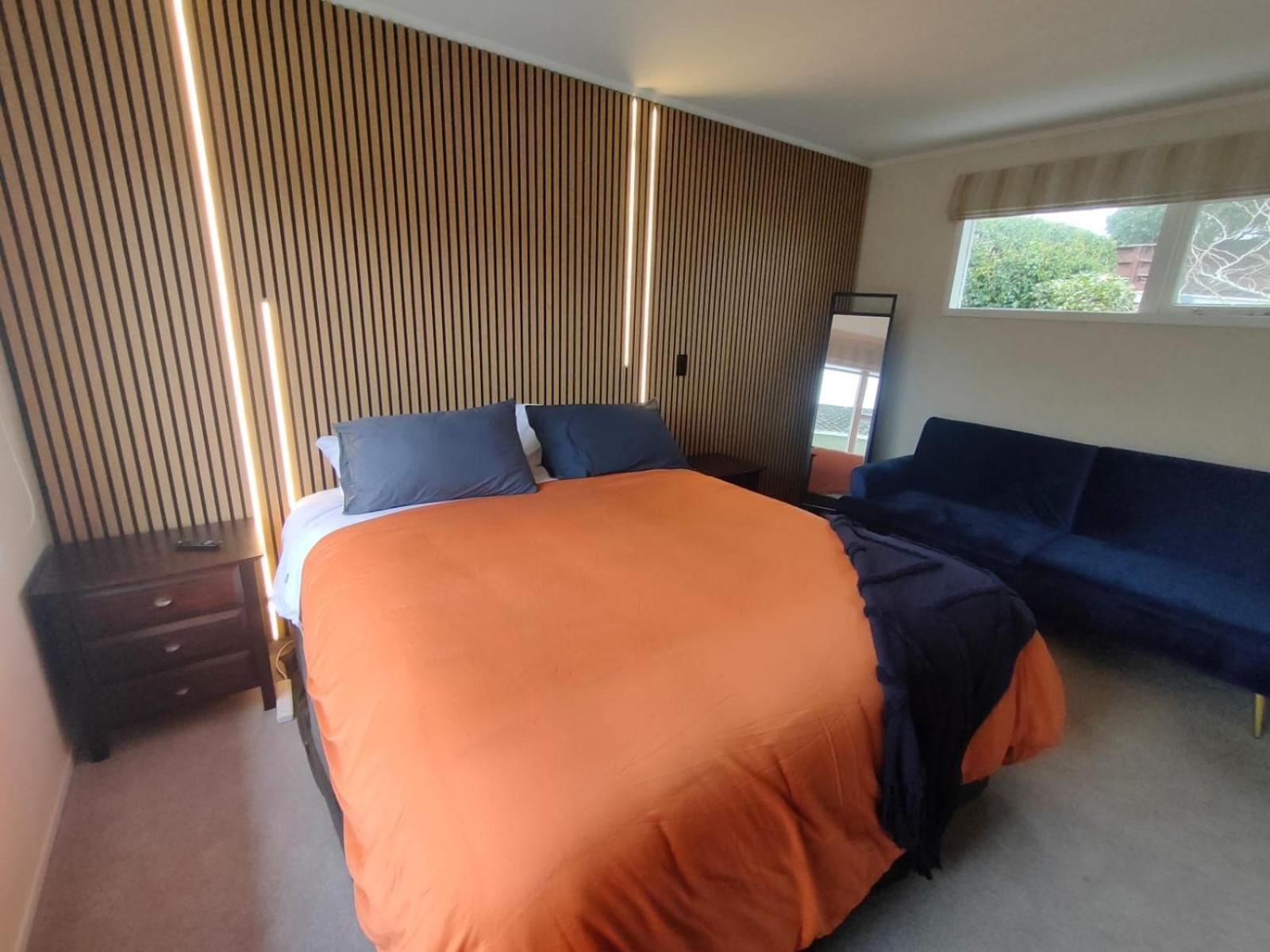 Retro 4 Bedroom Home, Warm And Welcoming, Quiet Location Porirua Exterior photo