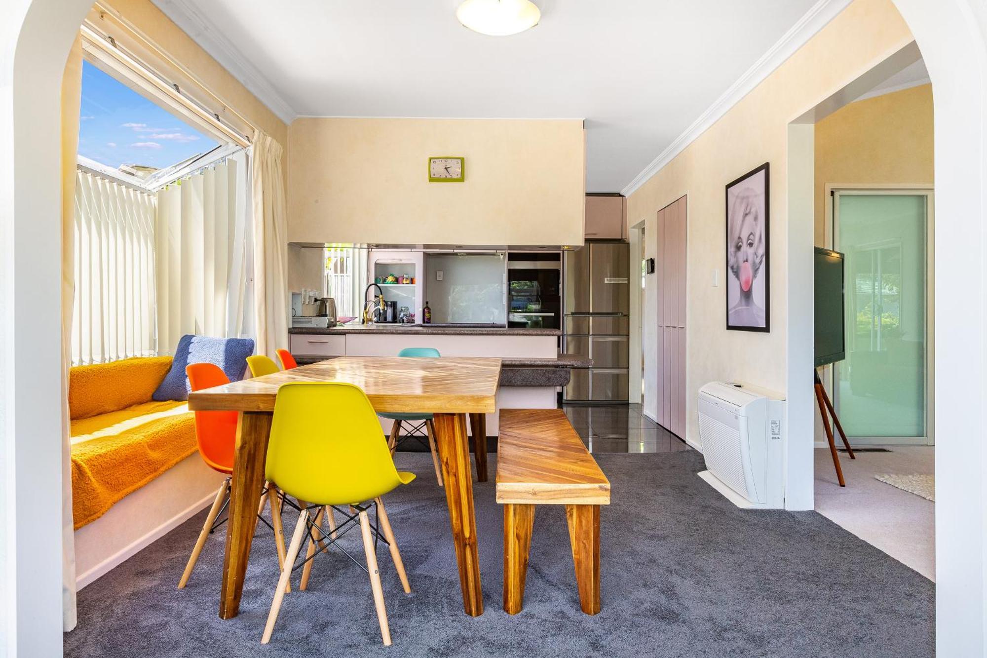 Retro 4 Bedroom Home, Warm And Welcoming, Quiet Location Porirua Exterior photo