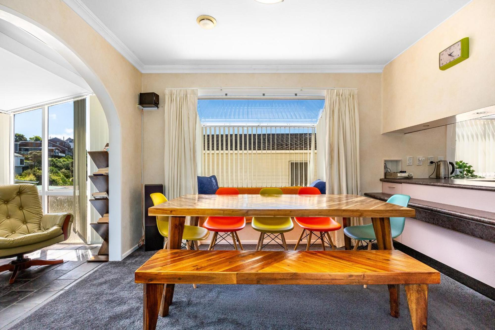 Retro 4 Bedroom Home, Warm And Welcoming, Quiet Location Porirua Exterior photo
