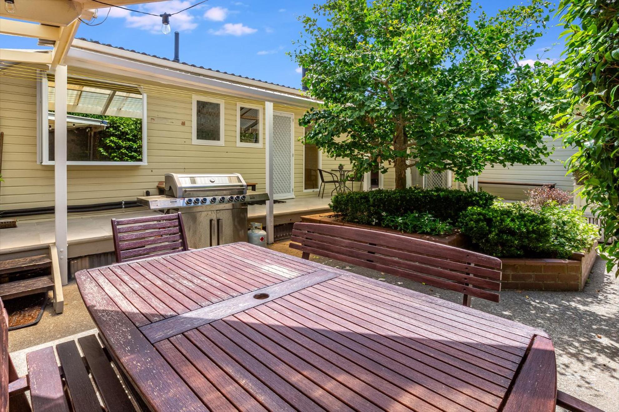 Retro 4 Bedroom Home, Warm And Welcoming, Quiet Location Porirua Exterior photo